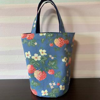 キャスキッドソン(Cath Kidston)のハンドメイド　バケツ型トートバック【BIGストロベリー柄】（キャスキッドソン）(トートバッグ)