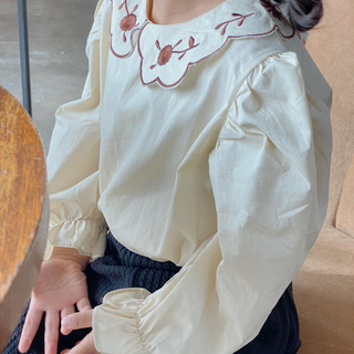 スカラップ襟　刺繍　ブラウス　キッズ　子供服　韓国子供服(Tシャツ/カットソー)