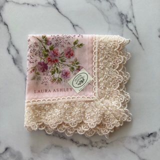 ローラアシュレイ(LAURA ASHLEY)のれんげ草さま　ローラアシュレイ　ハンカチ　レース(ハンカチ)