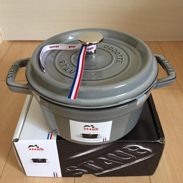 STAUB(ストウブ)のSTAUB グラファイトグレー 20センチ インテリア/住まい/日用品のキッチン/食器(鍋/フライパン)の商品写真