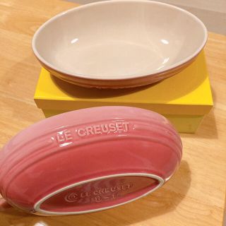 ルクルーゼ(LE CREUSET)の【美品】ル・クルーゼ　オーバルボウル23cm  ピンク2個(食器)