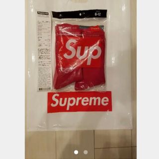 シュプリーム(Supreme)のステッカー２枚付き☆supreme  henes   ソックス３足セット(ソックス)