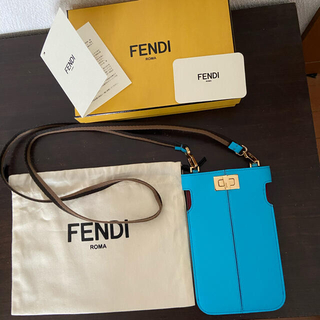 フェンディ(FENDI)のフェンディFENDIピーカフォン　スマホショルダー　新品(モバイルケース/カバー)