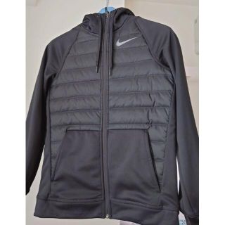 ナイキ(NIKE)のNIKE ナイキ サーマ ジャケット(ウェア)