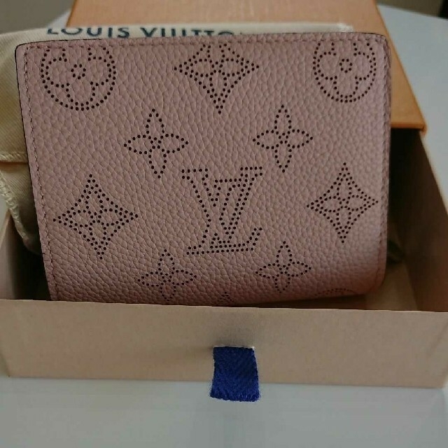 LOUIS VUITTON(ルイヴィトン)のご専用】新品 未使用】ルイヴィトン マヒナ ポルトフォイユ・クレア 折り財布 レディースのファッション小物(財布)の商品写真