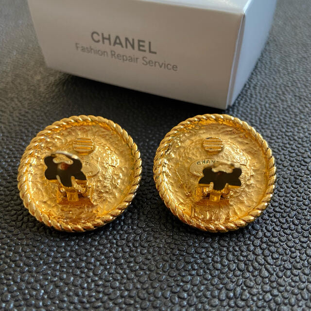 CHANEL(シャネル)のCHANEL シャネル ヴィンテージ パールイヤリング ゴールド 箱付き レディースのアクセサリー(イヤリング)の商品写真