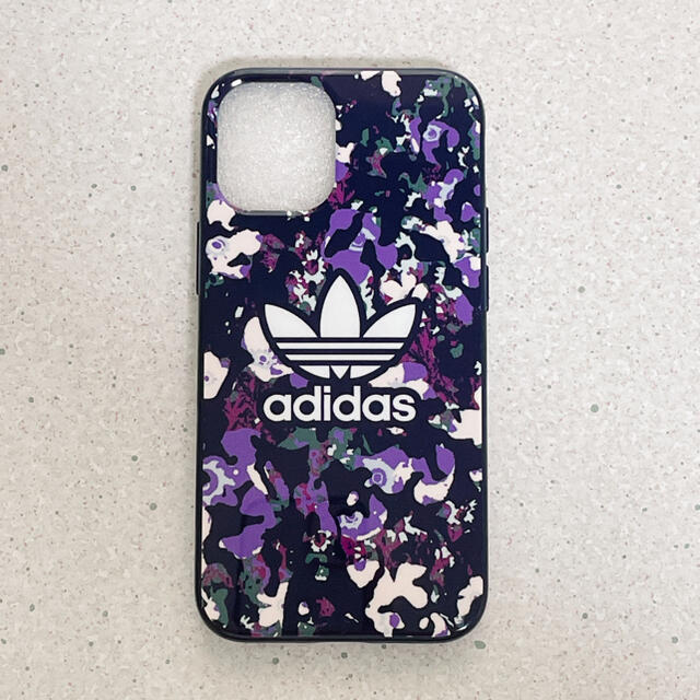 adidas(アディダス)のアディダスオリジナルiPhone12mini ケース スマホ/家電/カメラのスマホアクセサリー(iPhoneケース)の商品写真