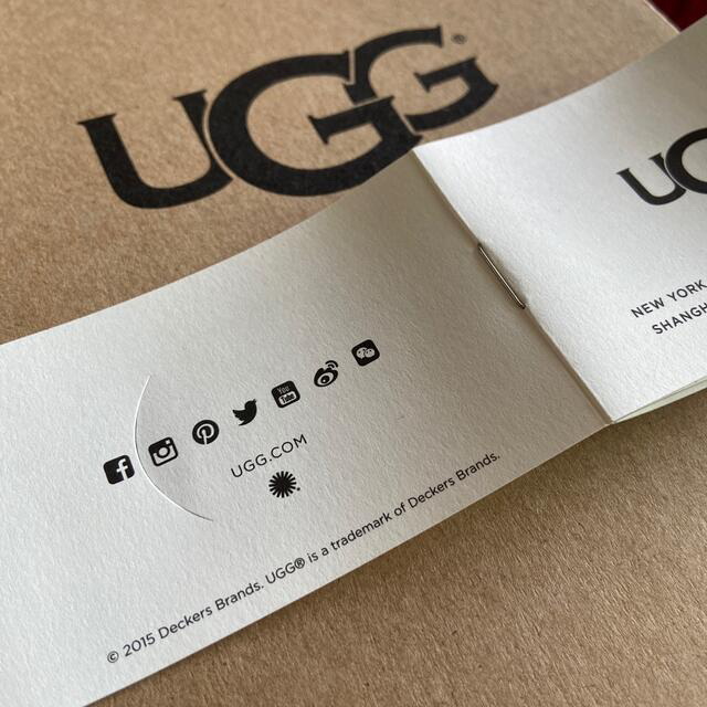 UGG(アグ)のUGG  DAKOTA  モカシン  26cm レッド レディースの靴/シューズ(スリッポン/モカシン)の商品写真