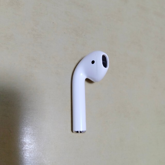 Apple(アップル)のApple AirPods 　第2世代　右耳のみ スマホ/家電/カメラのオーディオ機器(ヘッドフォン/イヤフォン)の商品写真