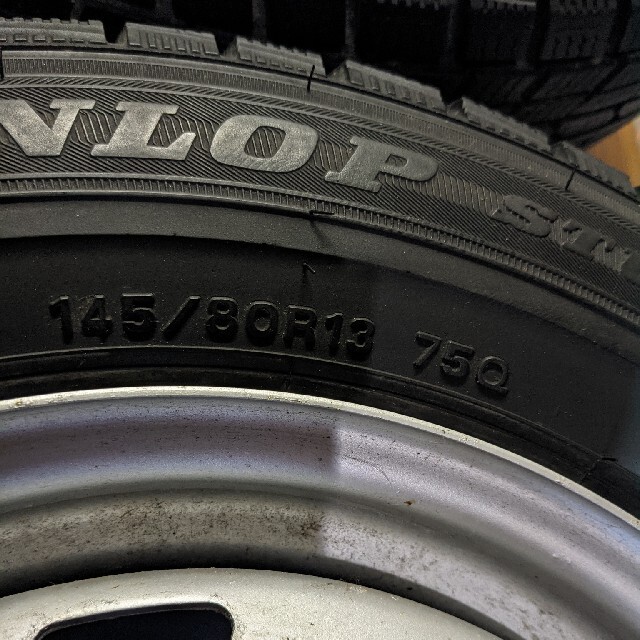 DUNLOP(ダンロップ)の145/80r13スタッドレスタイヤホイールセット 自動車/バイクの自動車(タイヤ・ホイールセット)の商品写真