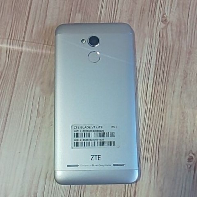 ZTE(ゼットティーイー)のZTE blade v7lite本体 スマホ/家電/カメラのスマートフォン/携帯電話(スマートフォン本体)の商品写真