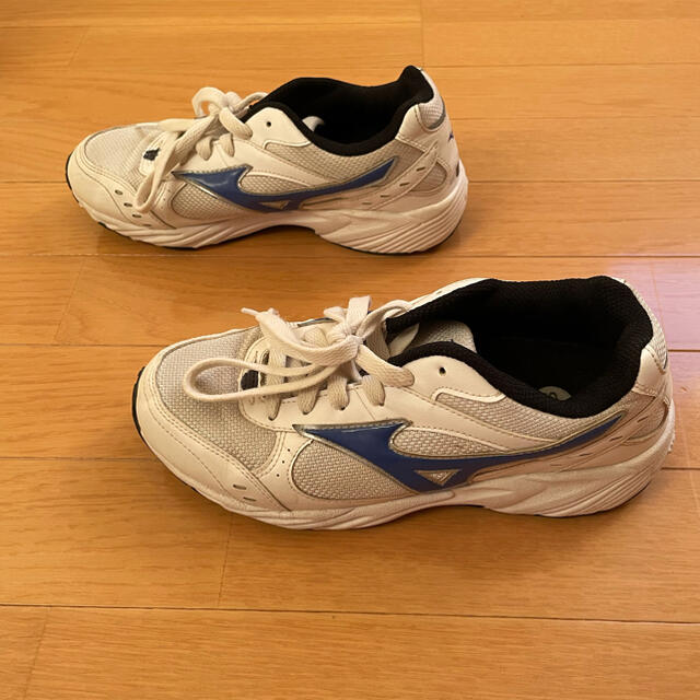 MIZUNO(ミズノ)の高校指定　グラウンドシューズ　23.5cm レディースの靴/シューズ(スニーカー)の商品写真