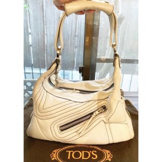 トッズ(TOD'S)の完売商品 TOD'S 白 レザー ショルダーバッグ(ショルダーバッグ)