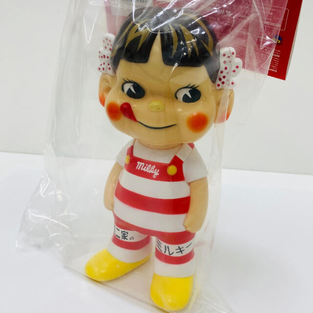 不二家(フジヤ)の不二家ソフビコレクション ペコちゃん 1950年代おまけデザイン 新品・未開封 エンタメ/ホビーのおもちゃ/ぬいぐるみ(キャラクターグッズ)の商品写真