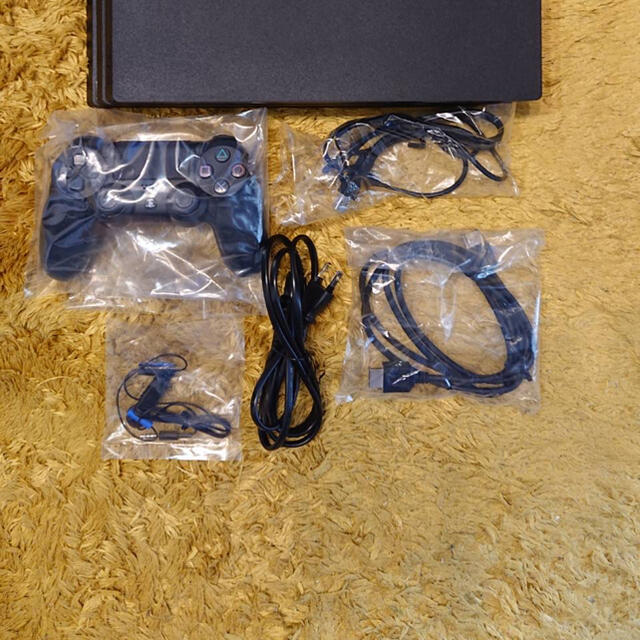 PlayStation4(プレイステーション4)のkakeru様専用　PlayStation4 Pro CUH-7200BB01 エンタメ/ホビーのゲームソフト/ゲーム機本体(家庭用ゲーム機本体)の商品写真