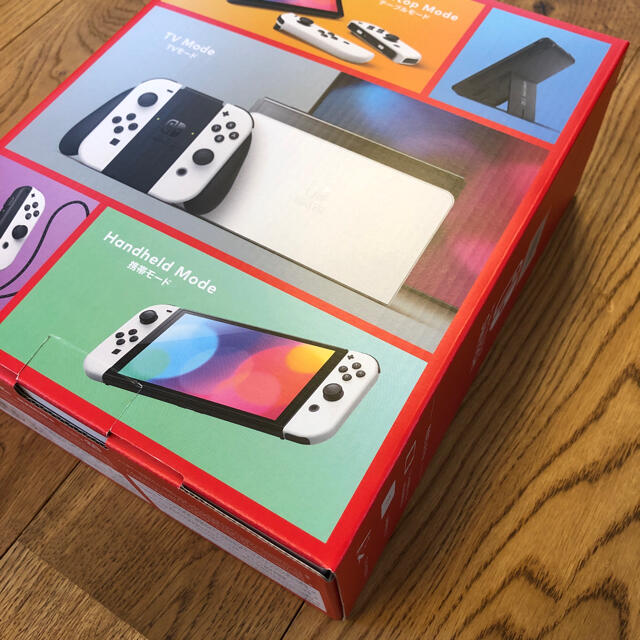 Nintendo Switch(ニンテンドースイッチ)の任天堂Nintendo Switch有機EL新型モデル（ホワイト） エンタメ/ホビーのゲームソフト/ゲーム機本体(家庭用ゲーム機本体)の商品写真