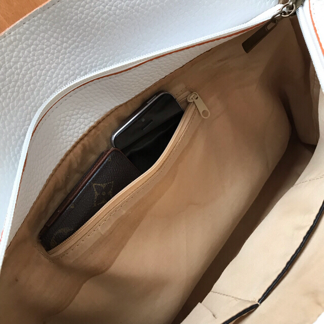 ホワイトレザー トートバッグ ハンドバッグ 非売品 メンズのバッグ(トートバッグ)の商品写真