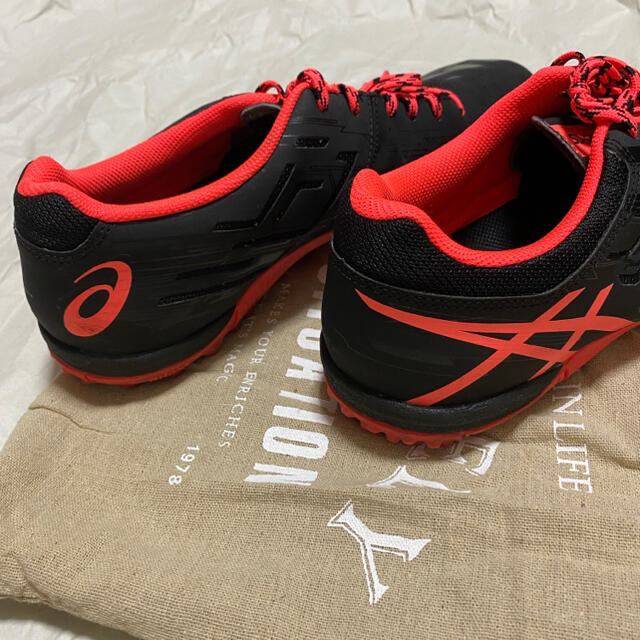 asics(アシックス)のasics アシックス トレーニングシューズ トレシュ サッカー 26.5 スポーツ/アウトドアのサッカー/フットサル(シューズ)の商品写真