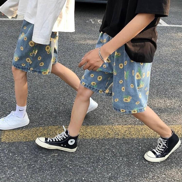 ラスト1点！【サンフラワー柄】Lサイズ　ハーフパンツ短パン 夏服 韓国  メンズのパンツ(デニム/ジーンズ)の商品写真