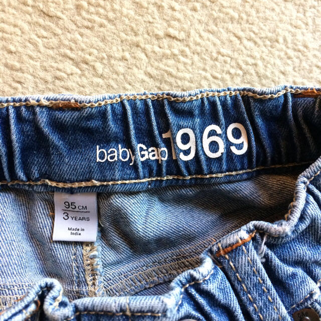 babyGAP(ベビーギャップ)のgap  ジーンズ 95cm  キッズ/ベビー/マタニティのキッズ服男の子用(90cm~)(パンツ/スパッツ)の商品写真