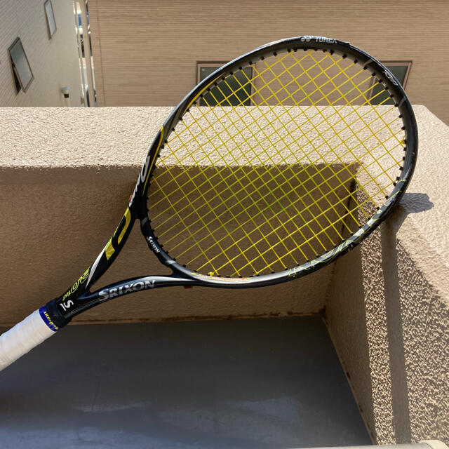 Srixon(スリクソン)のテニスラケット２本　ラケットバックのセット スポーツ/アウトドアのテニス(ラケット)の商品写真