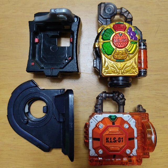 BANDAI(バンダイ)の仮面ライダー鎧武：DXロックシード各種 エンタメ/ホビーのおもちゃ/ぬいぐるみ(キャラクターグッズ)の商品写真