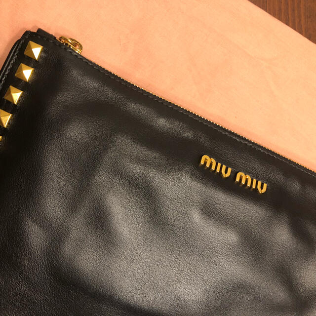 miumiu(ミュウミュウ)の★本日限定大幅値下げ★miumiu ミュウミュウ　クラッチバック レディースのバッグ(クラッチバッグ)の商品写真