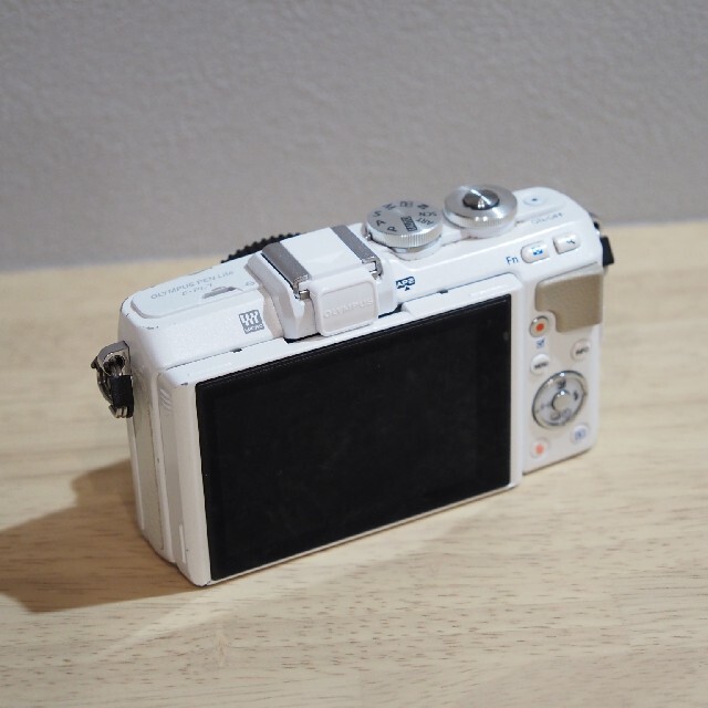 OLYMPUS E-PL7 14-42 EZ レンズキット WHITE ミラーレス一眼 OLYMPUS E-PL7 14-42 EZ レンズキット WHITE ミラーレス一眼