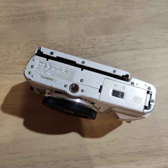 OLYMPUS E-PL7 14-42 EZ レンズキット WHITE ミラーレス一眼 OLYMPUS E-PL7 14-42 EZ レンズキット WHITE ミラーレス一眼