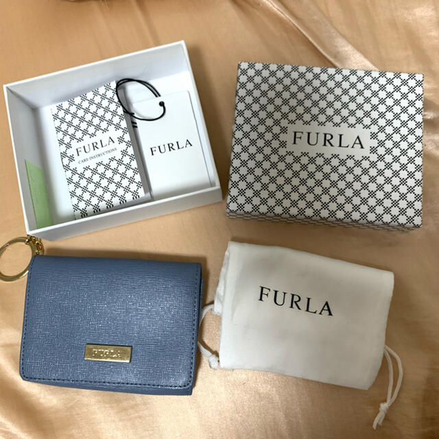 FURLA 二つ折りミニ財布