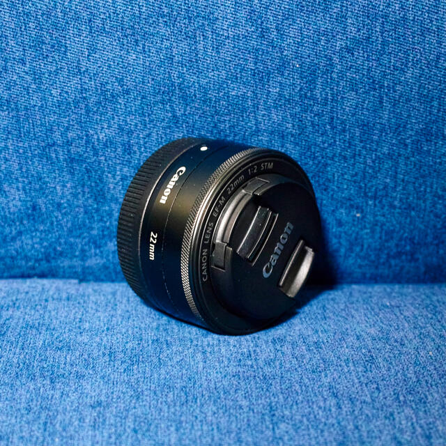 Canon(キヤノン)のCanon EF-M 22mm F2 単焦点レンズ スマホ/家電/カメラのカメラ(レンズ(単焦点))の商品写真