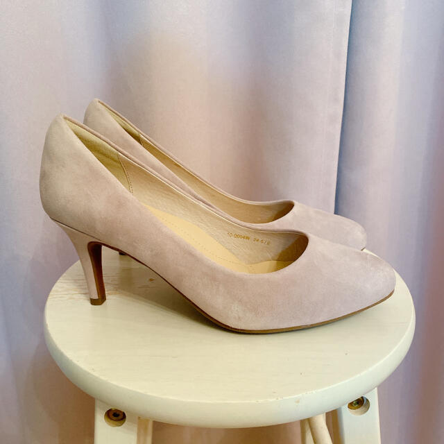 新品ラウンドパンプス ピンクスウェッド 細めヒール レディースの靴/シューズ(ハイヒール/パンプス)の商品写真
