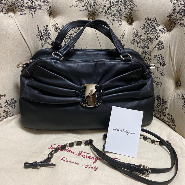 Ferragamo(フェラガモ)の2日間限定価格✨🌹フェラガモバッグ🌹✨ レディースのバッグ(ショルダーバッグ)の商品写真