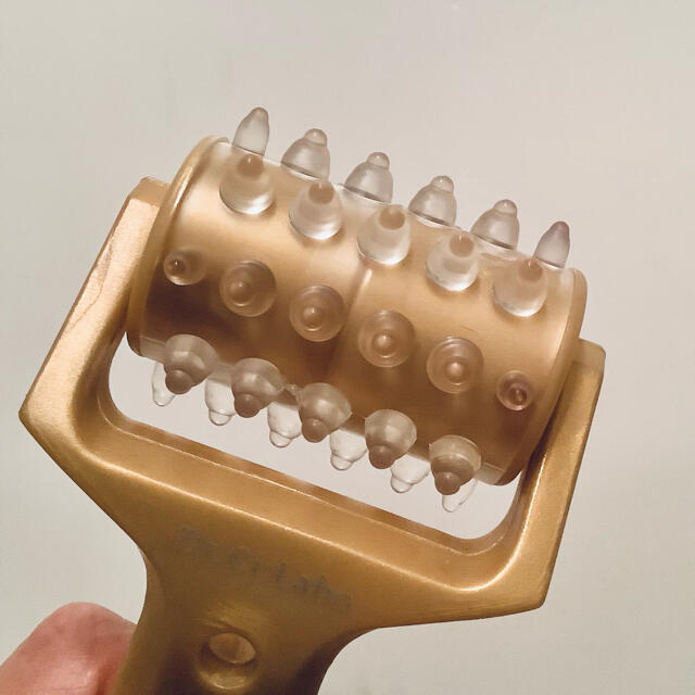 Dr.Ci Labo(ドクターシーラボ)のドクターシーラボ ヘッド用コロコロ マッサージ 金の頭皮 リフレッシュ ローラー コスメ/美容のスキンケア/基礎化粧品(フェイスローラー/小物)の商品写真