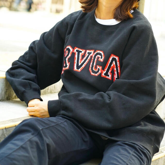 新品 RVCA ルーカ S カレッジ風 ワッペン ロゴ スウェットスウェット