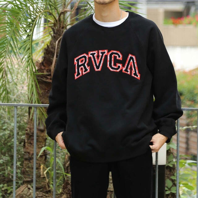 RVCA(ルーカ)の新品 RVCA ルーカ L カレッジ風 ワッペン ロゴ スウェット メンズのトップス(スウェット)の商品写真