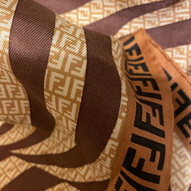 FENDI(フェンディ)のフェンディ　 シルク混　ハンカチスカーフ　beautiful wave  レディースのファッション小物(ハンカチ)の商品写真