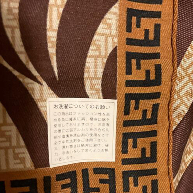 FENDI(フェンディ)のフェンディ　 シルク混　ハンカチスカーフ　beautiful wave  レディースのファッション小物(ハンカチ)の商品写真