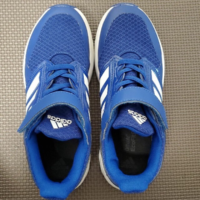 adidas(アディダス)のアディダスファイト　スニーカー　23　マジックテープ キッズ/ベビー/マタニティのキッズ靴/シューズ(15cm~)(スニーカー)の商品写真