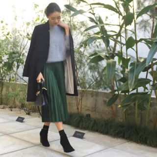 ザラ(ZARA)のZARA レザープリーツスカート グリーン(ロングスカート)