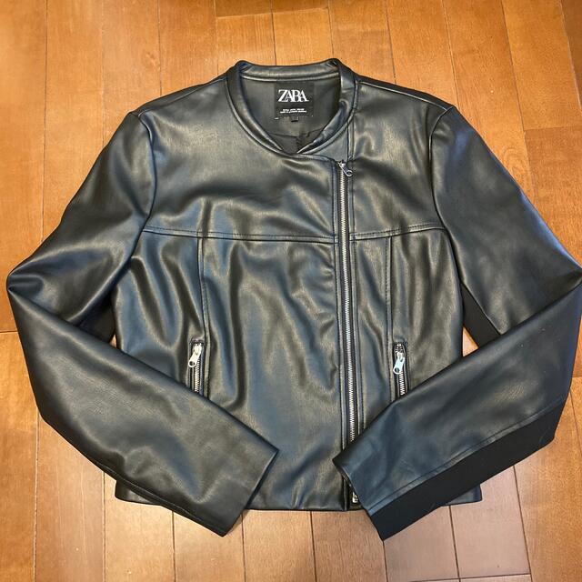 ZARA(ザラ)のzara フェイクレザージャケット　ライダース レディースのジャケット/アウター(ライダースジャケット)の商品写真