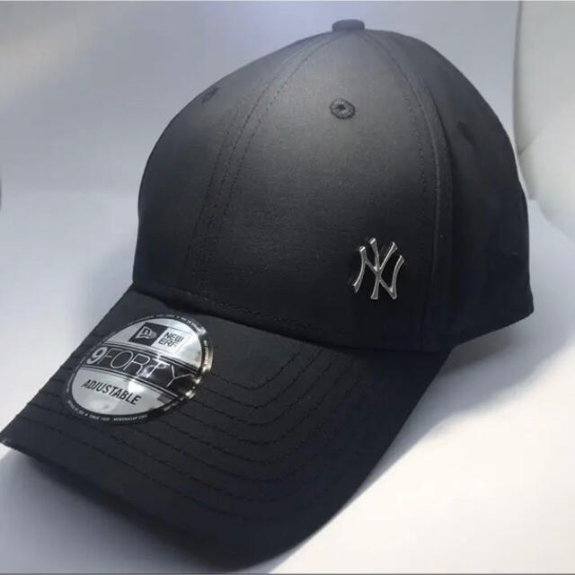 NEW ERA(ニューエラー)のニューエラ キャップ NY ヤンキース 黒 ワンポイント メタル ロゴ ブラック メンズの帽子(キャップ)の商品写真