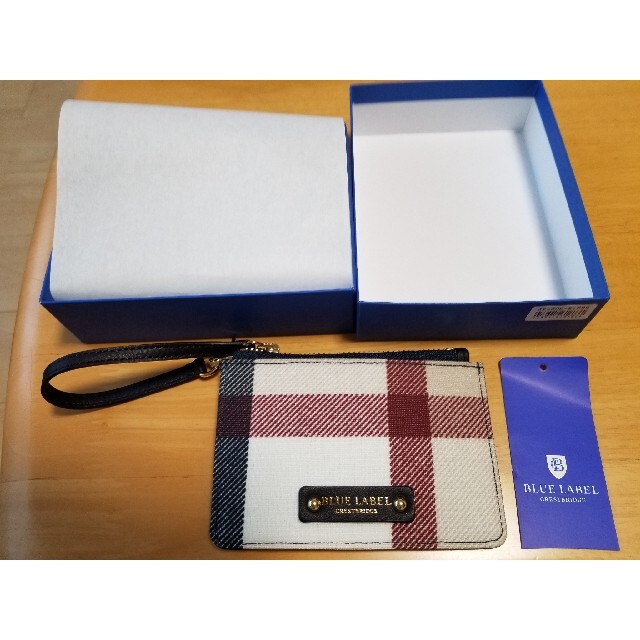 BURBERRY BLUE LABEL(バーバリーブルーレーベル)の新品クレストブリッジチェックPVCマルチケース レディースのファッション小物(パスケース/IDカードホルダー)の商品写真