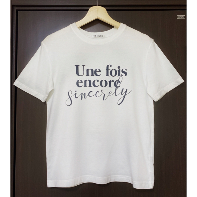 SNIDEL(スナイデル)のSNIDEL ♡ ロゴT-Shirt レディースのトップス(Tシャツ(半袖/袖なし))の商品写真