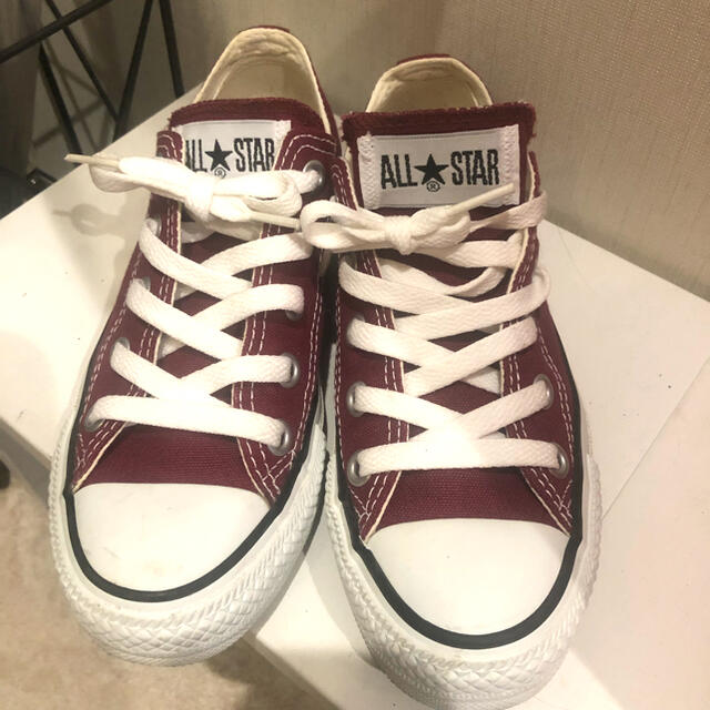 CONVERSE(コンバース)の値下げ！コンバース　マルーン　22センチ レディースの靴/シューズ(スニーカー)の商品写真