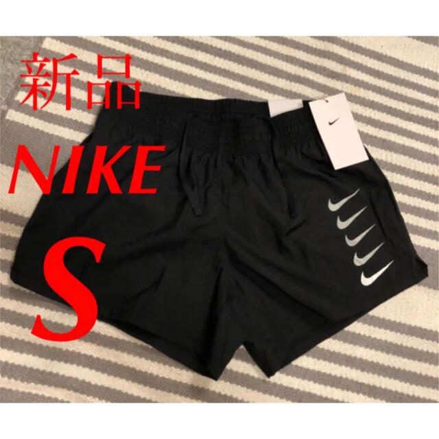 NIKE(ナイキ)の新品 NIKE ナイキ レディース ショートパンツ ラン スウッシュ ランニング レディースのパンツ(ショートパンツ)の商品写真