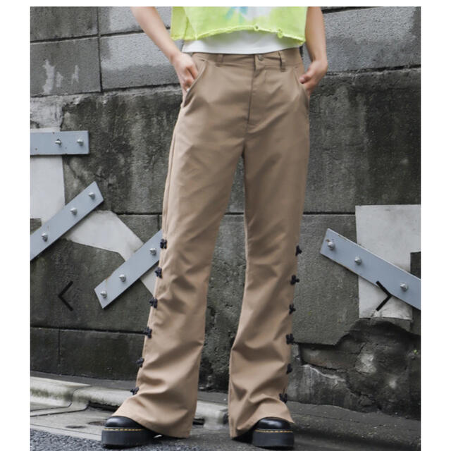 X-girl(エックスガール)のエックスガール CHINA SLIT FLARE PANTS サイズM レディースのパンツ(カジュアルパンツ)の商品写真