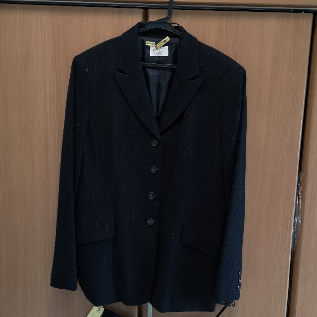 Aylesbury(アリスバーリー)の値下げ　アリスバーリー　紺色　スカートスーツ レディースのフォーマル/ドレス(スーツ)の商品写真