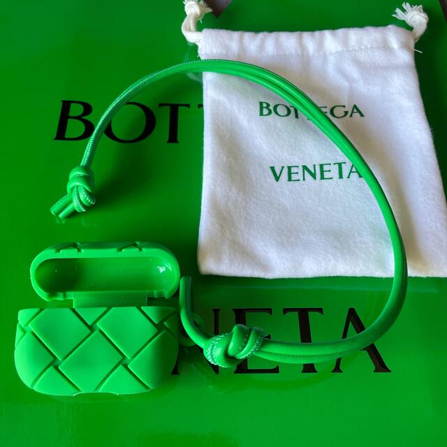 Bottega Veneta(ボッテガヴェネタ)の新品　BOTTEGA VENETA ボッテガヴェネタ airpods pro スマホ/家電/カメラのスマホアクセサリー(ネックストラップ)の商品写真