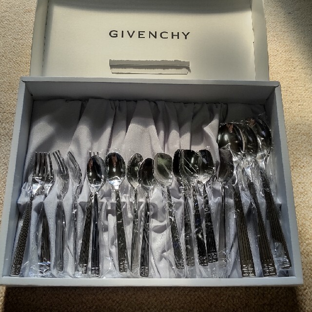 GIVENCHY(ジバンシィ)のGIVENCHY ジバンシー カトラリーセット インテリア/住まい/日用品のキッチン/食器(カトラリー/箸)の商品写真